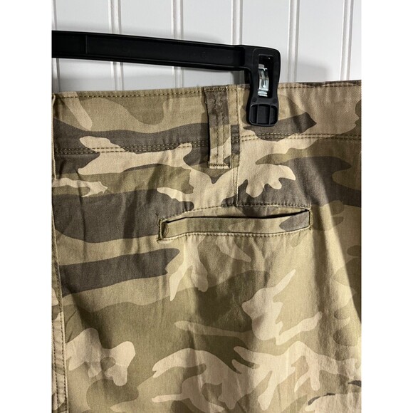 NWT Wrangler Camo Cargo Shorts Men’s Size 44 Camouflage Relaxed Fit Workwear - Picture 7 of 10